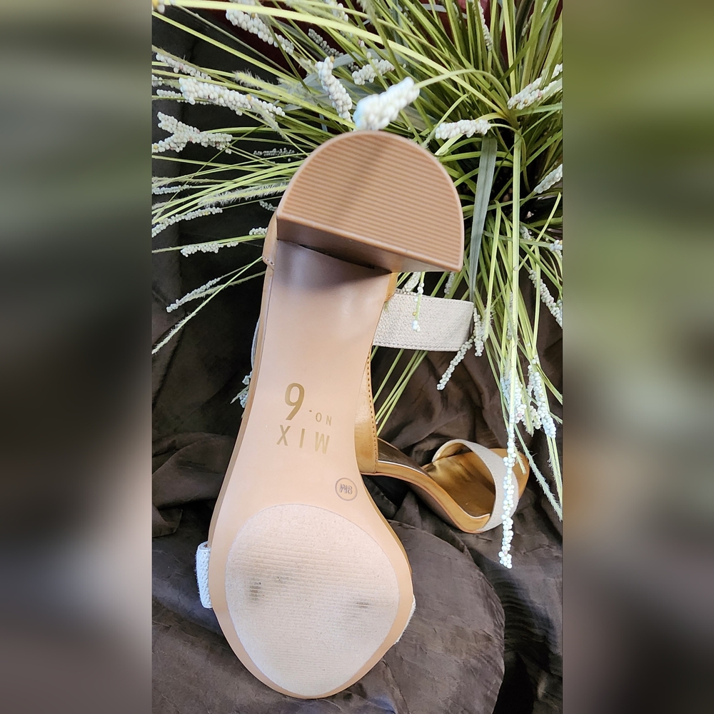 SHOES - Picture 2 of 4